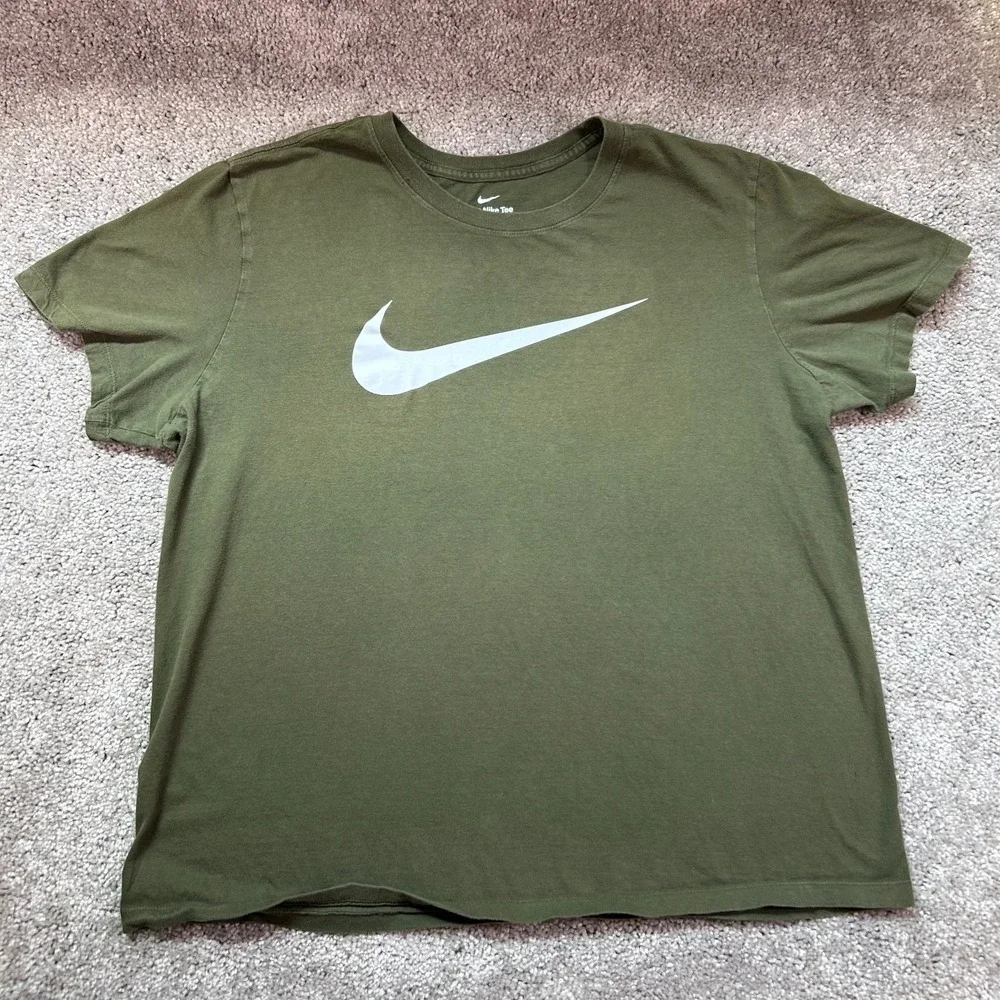 Nike Sportswear T Shirt Men XL Olive Green Comfortable Performance Standard Fit